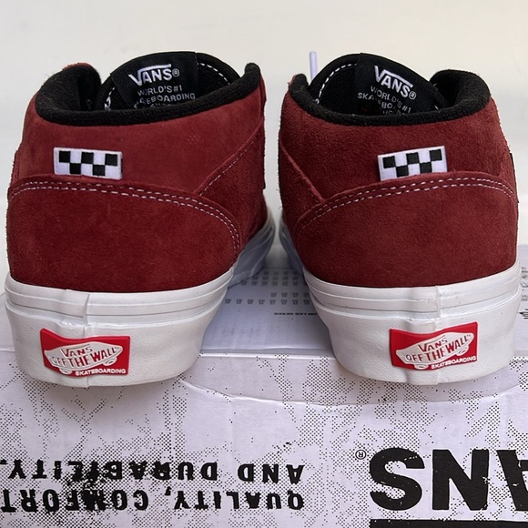 Vans WMNS Skate Half Cab
Pig Suede Brick
VN0A5KYABRI
Sneakers - Picture 14 of 16